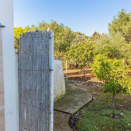 Trullo Con Piscina Baby بيت للعطل